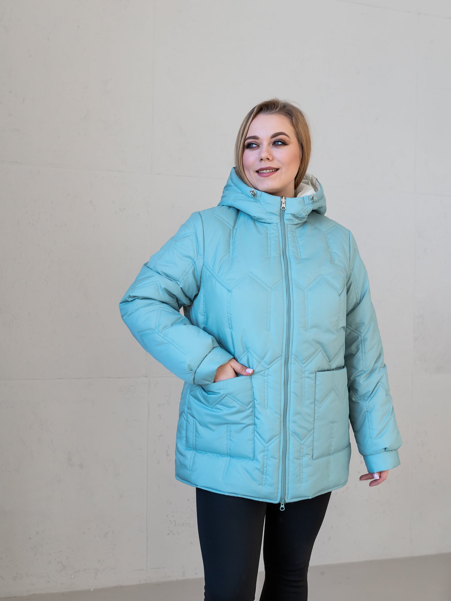 Wendbare Damenjacke mit Kapuze und bequemer Passform