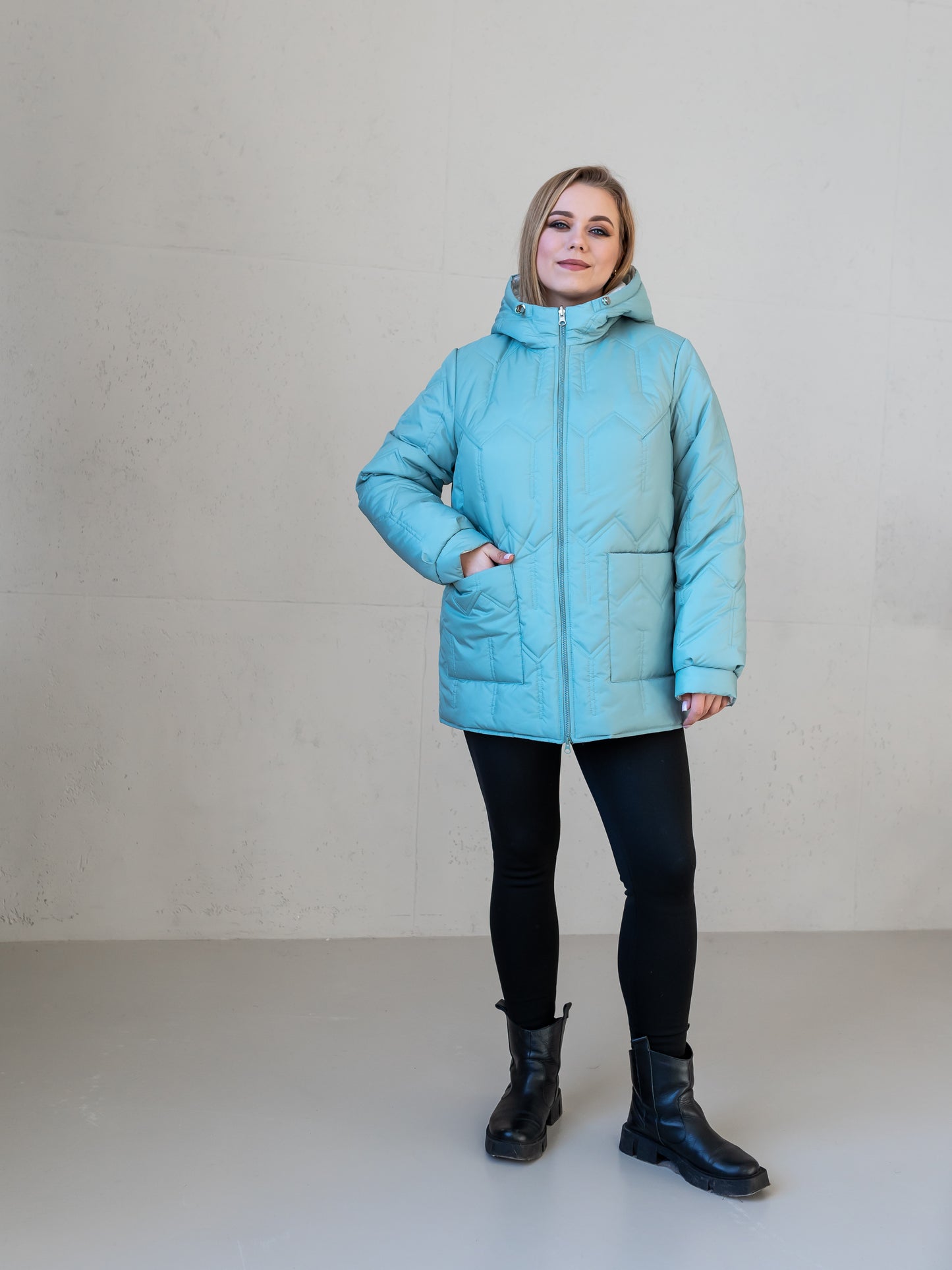 Wendbare Damenjacke mit Kapuze und bequemer Passform