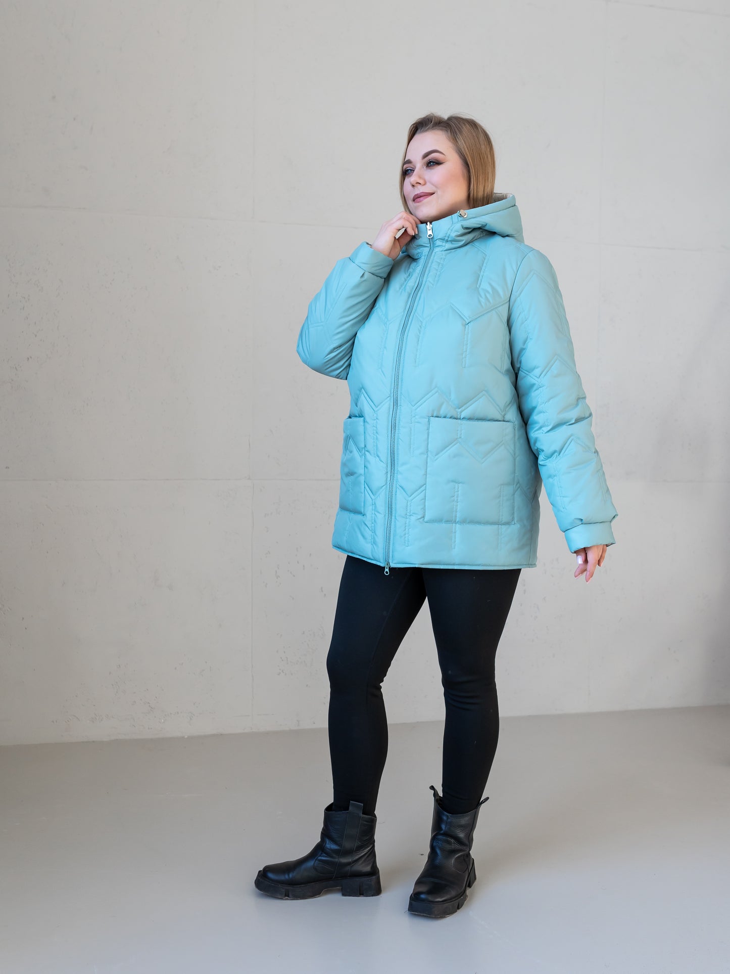 Wendbare Damenjacke mit Kapuze und bequemer Passform