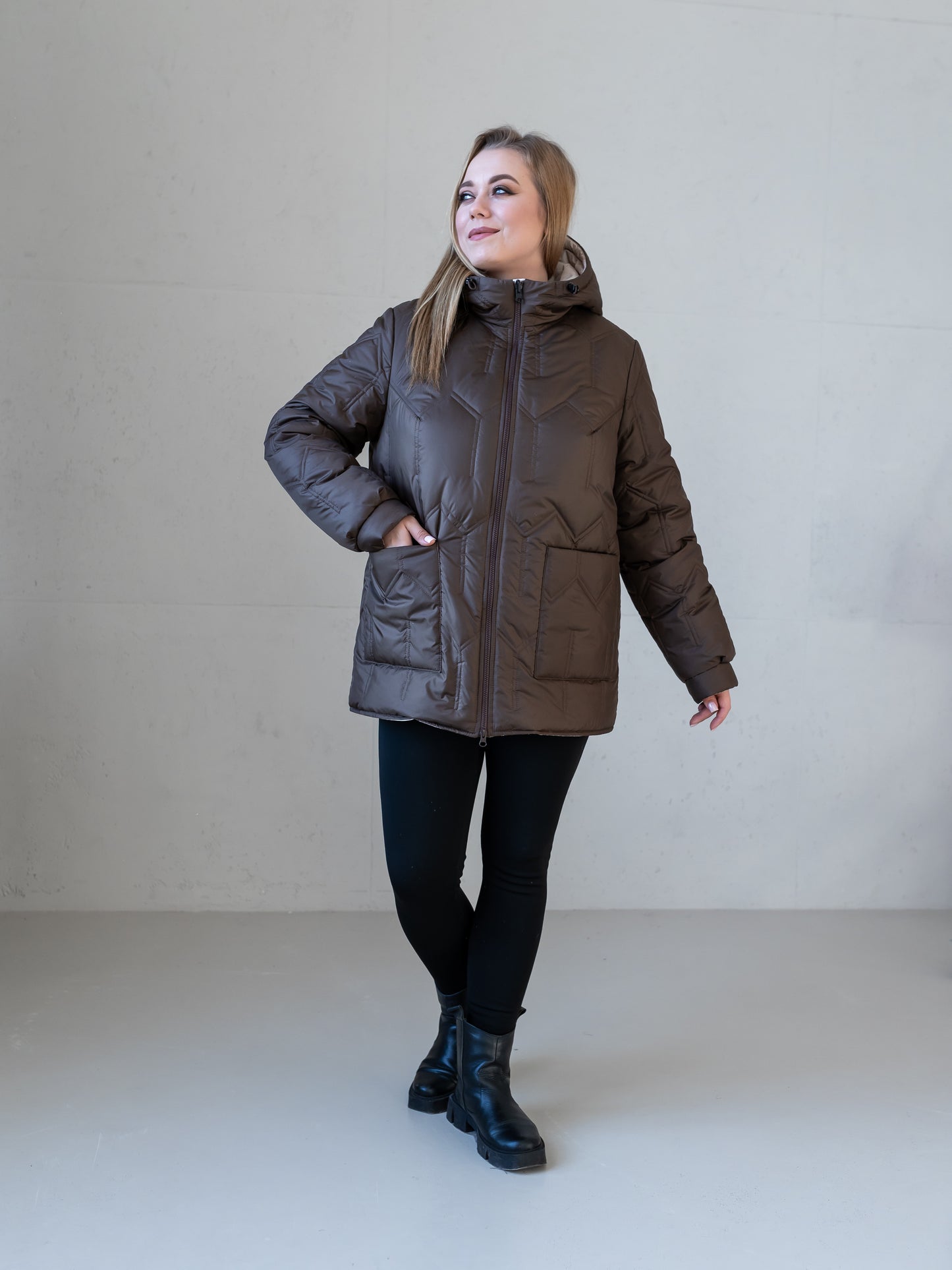 Wendbare Damenjacke mit Kapuze und bequemer Passform