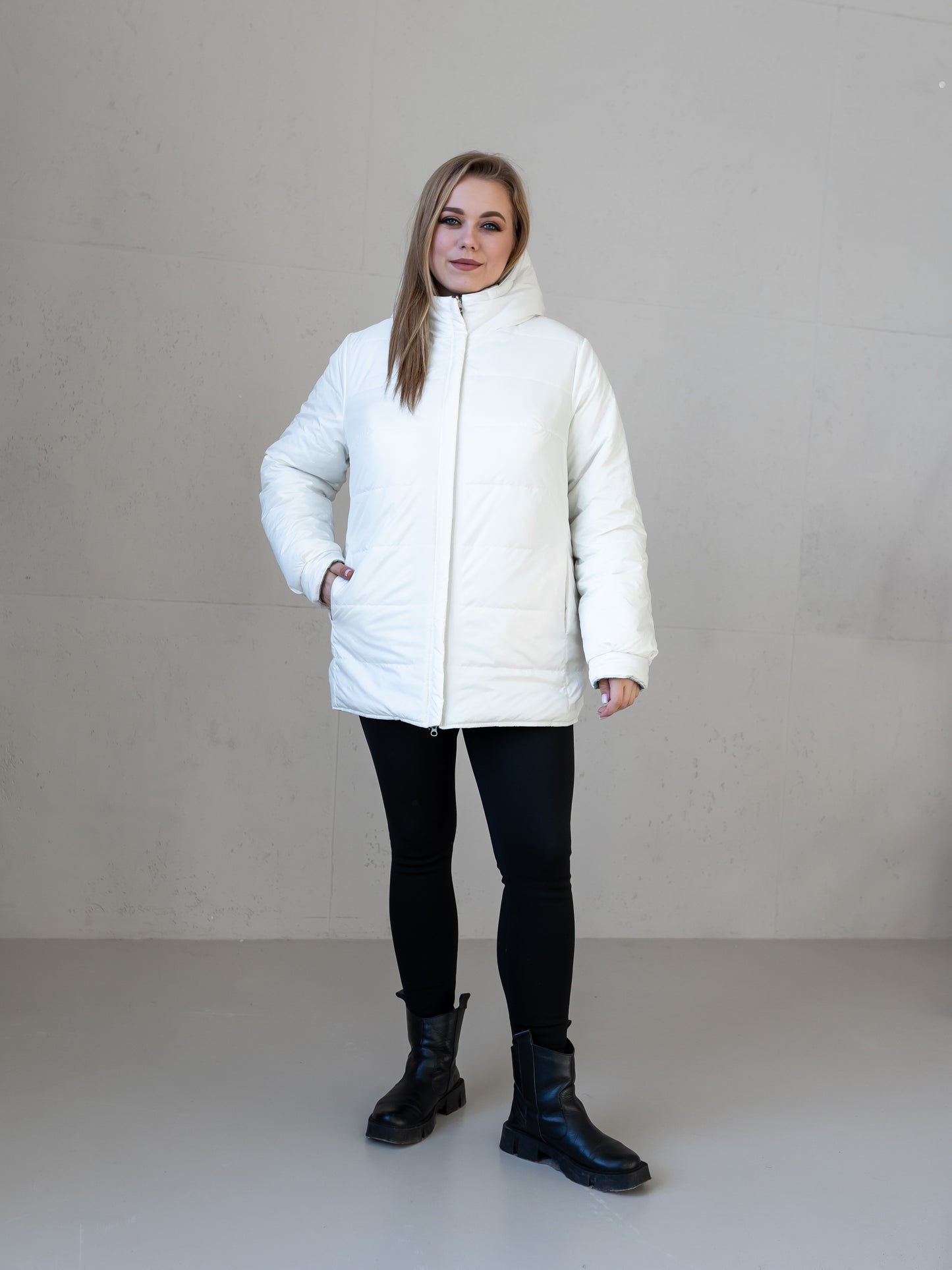 Wendbare Damenjacke mit Kapuze und bequemer Passform