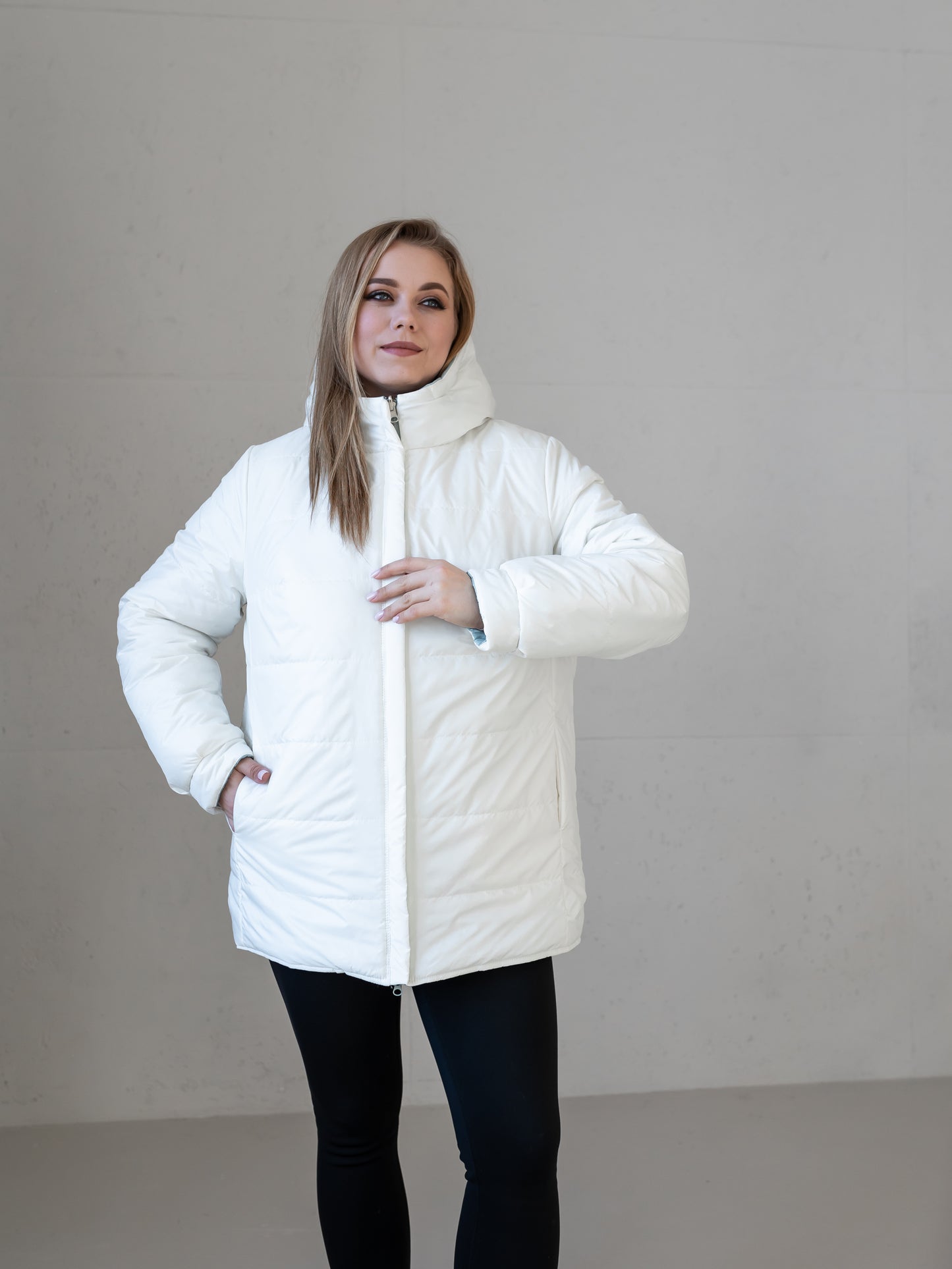 Wendbare Damenjacke mit Kapuze und bequemer Passform