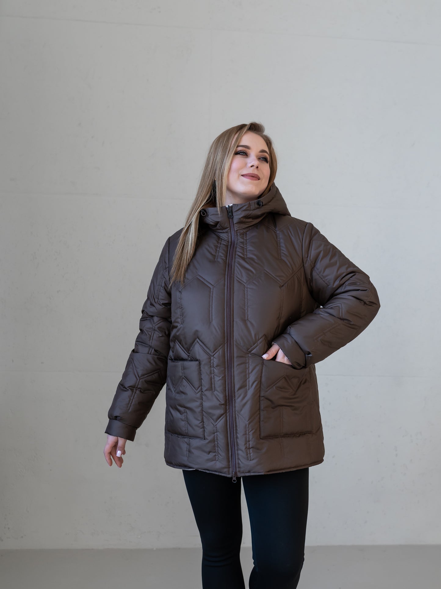 Wendbare Damenjacke mit Kapuze und bequemer Passform