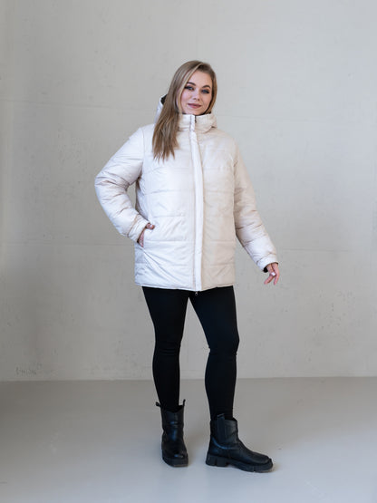 Wendbare Damenjacke mit Kapuze und bequemer Passform