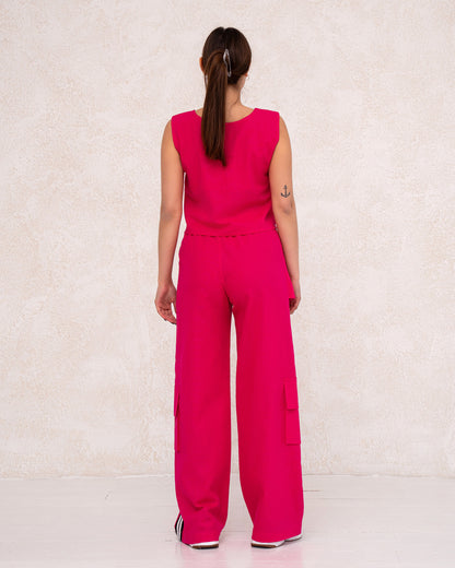 Moderner Damen-Zweiteiler mit weiter Hose und ärmellosem Top