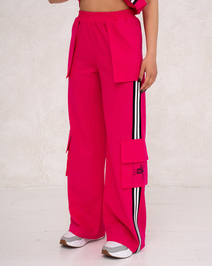 Moderner Damen-Zweiteiler mit weiter Hose und ärmellosem Top