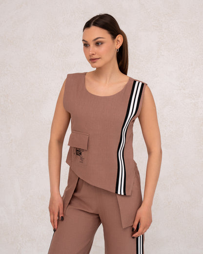 Moderner Damen-Zweiteiler mit weiter Hose und ärmellosem Top