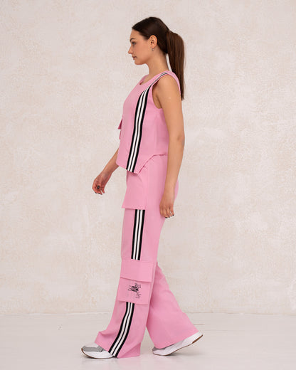Moderner Damen-Zweiteiler mit weiter Hose und ärmellosem Top