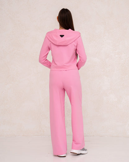 Moderner Damen-Zweiteiler mit weiter Hose und Kapuzenjacke