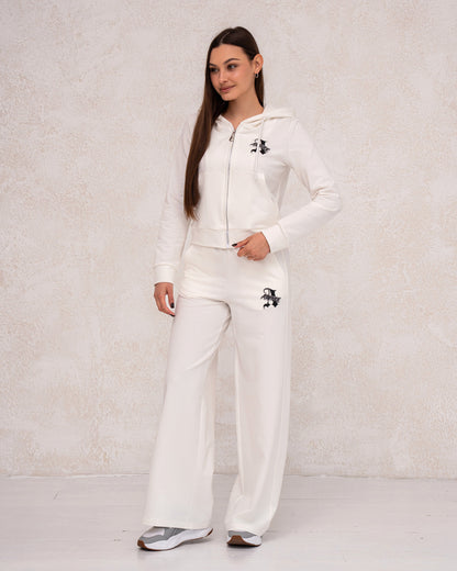 Moderner Damen-Zweiteiler mit weiter Hose und Kapuzenjacke