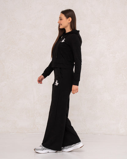 Moderner Damen-Zweiteiler mit weiter Hose und Kapuzenjacke