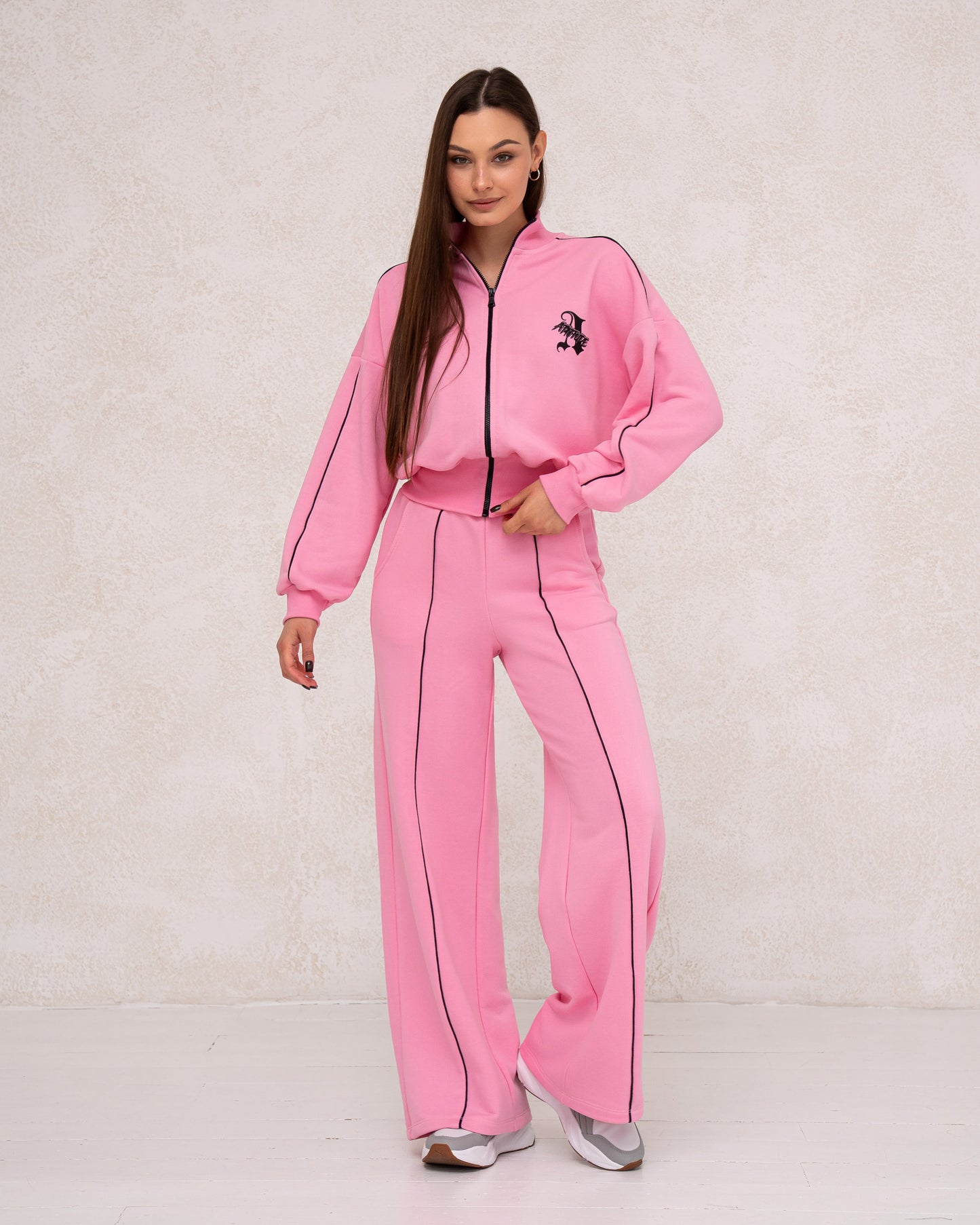 Damen-Zweiteiler mit Reißverschlussjacke und weiter Hose