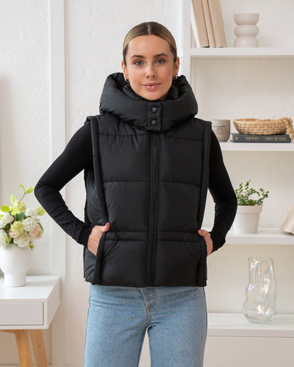 Damenweste mit hohem Kragen, bequemer Passform und funktionalen Taschen.