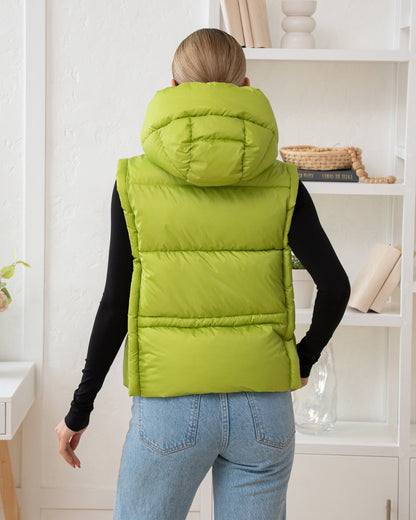 Damenweste mit hohem Kragen, bequemer Passform und funktionalen Taschen.
