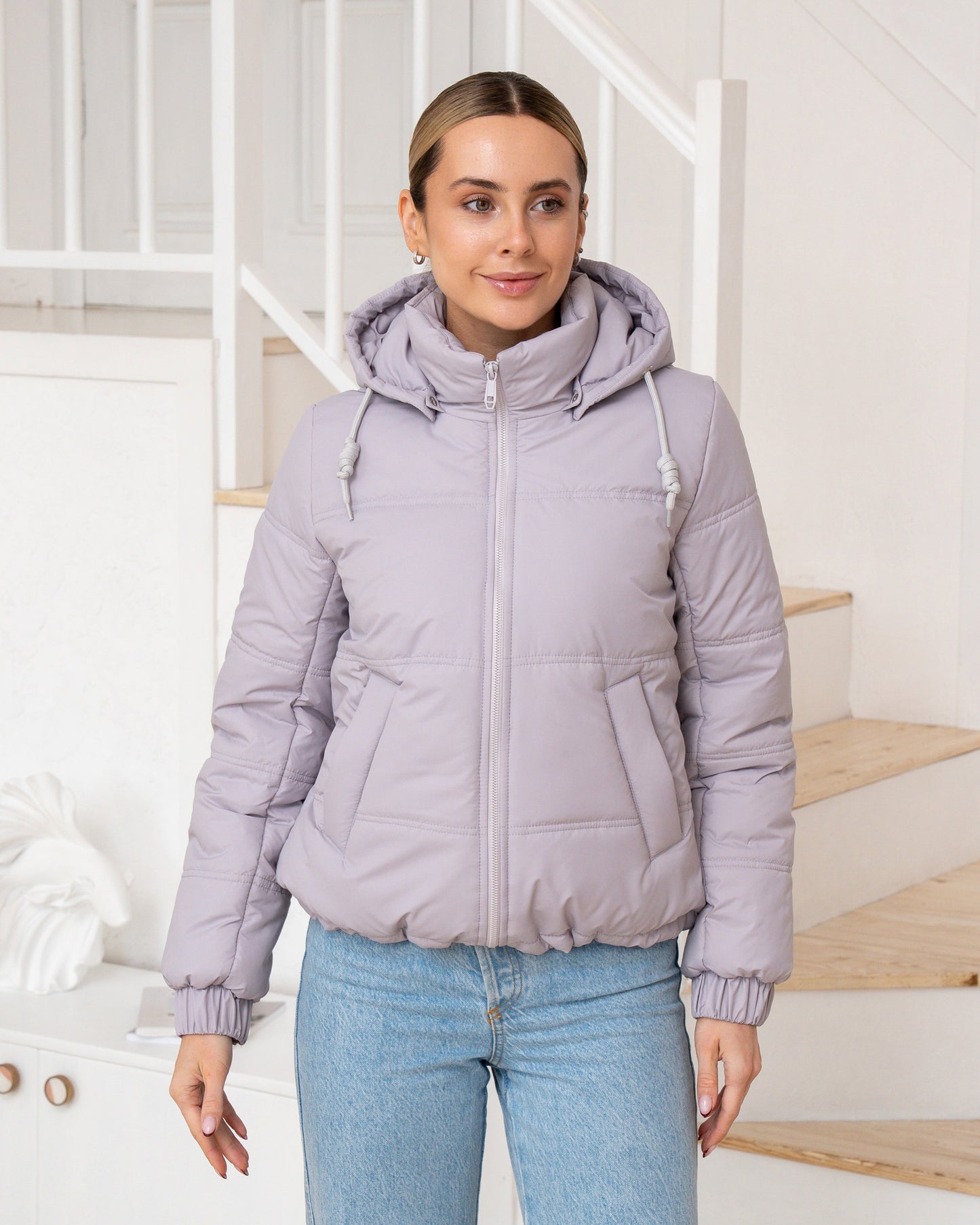 Damenjacke mit Kapuze und regulierbarem Saum