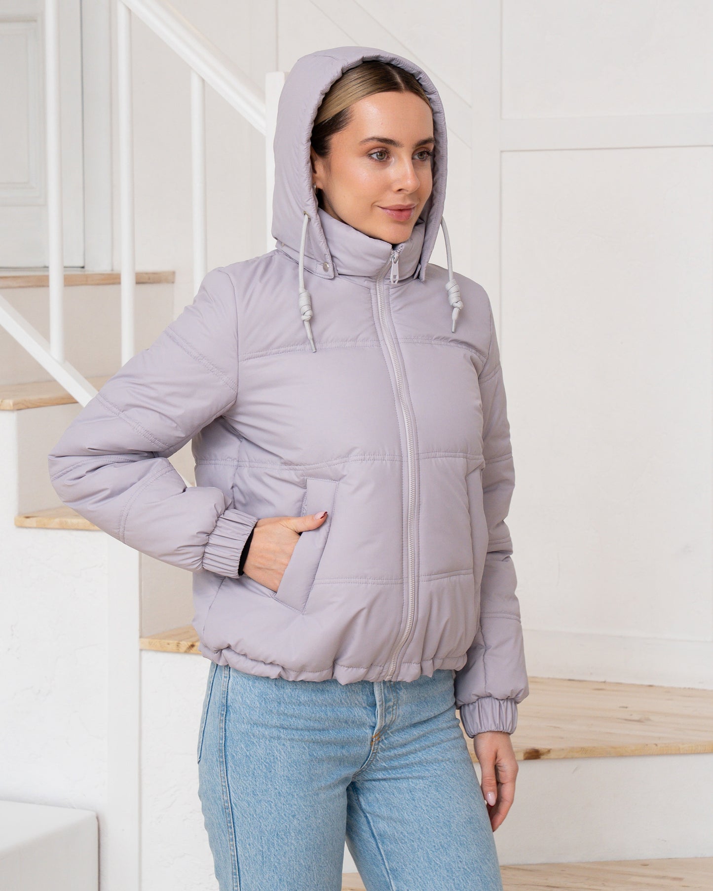 Damenjacke mit Kapuze und regulierbarem Saum