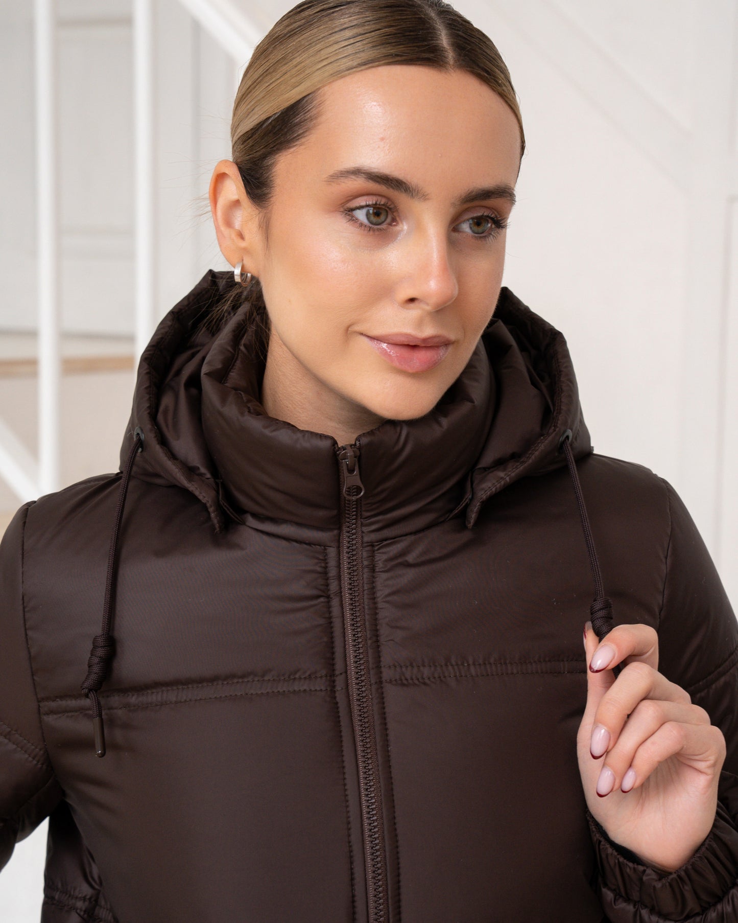 Damenjacke mit Kapuze und regulierbarem Saum