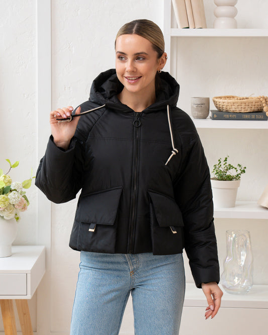 Damenjacke mit Kapuze und Fronttaschen