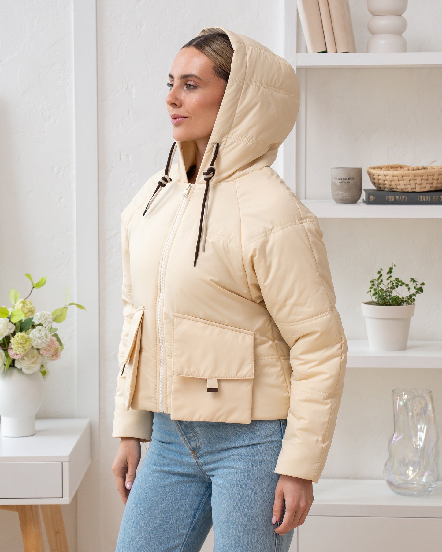 Damenjacke mit Kapuze und Fronttaschen