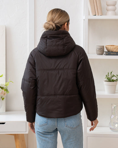 Damenjacke mit Kapuze und Fronttaschen