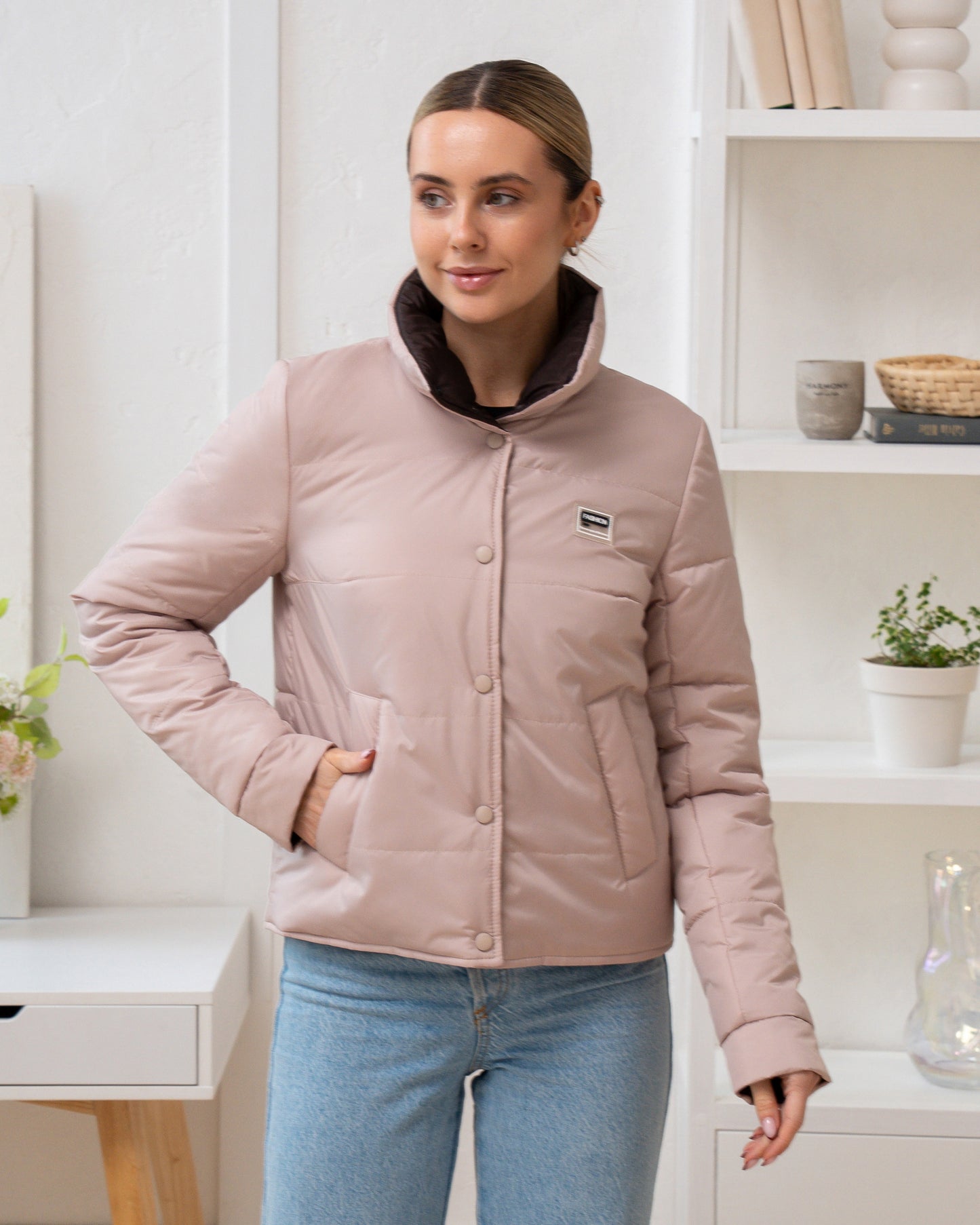Damenjacke mit Stehkragen und funktionalen Taschen